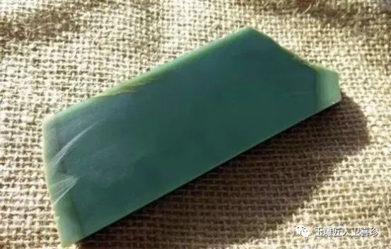 DƬ