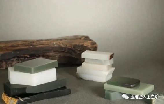 DƬ
